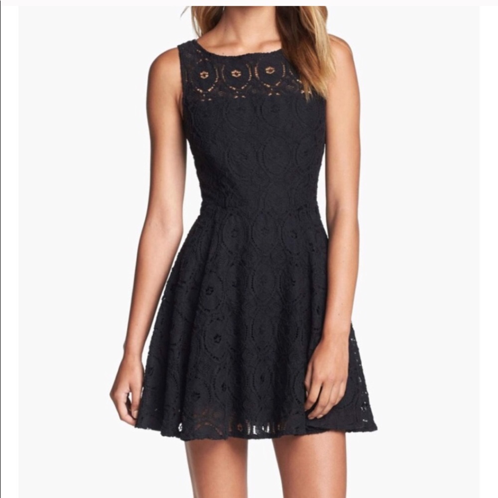 BB DAKOTA little black dress lace